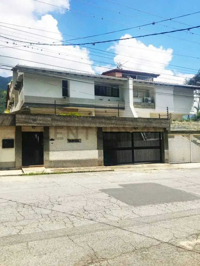 PV - Venta de Casa en la Urb. Miranda con vista al Ávila - 2