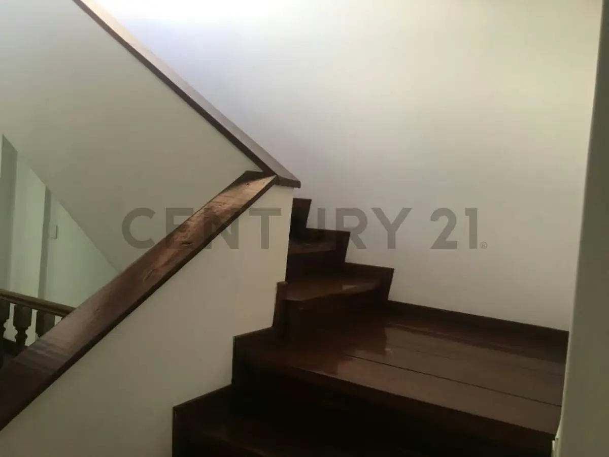 PV - Venta de Casa en la Urb. Miranda con vista al Ávila - 25