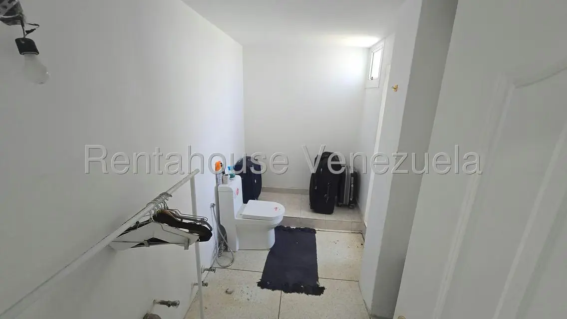 Apartamento (Duplex) en Venta en Colinas de Bello Monte, Distrito Metropolitano - 32