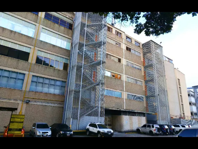 Oficina en Alquiler Urb Los Ruices, 581,86MT2. 25-128
