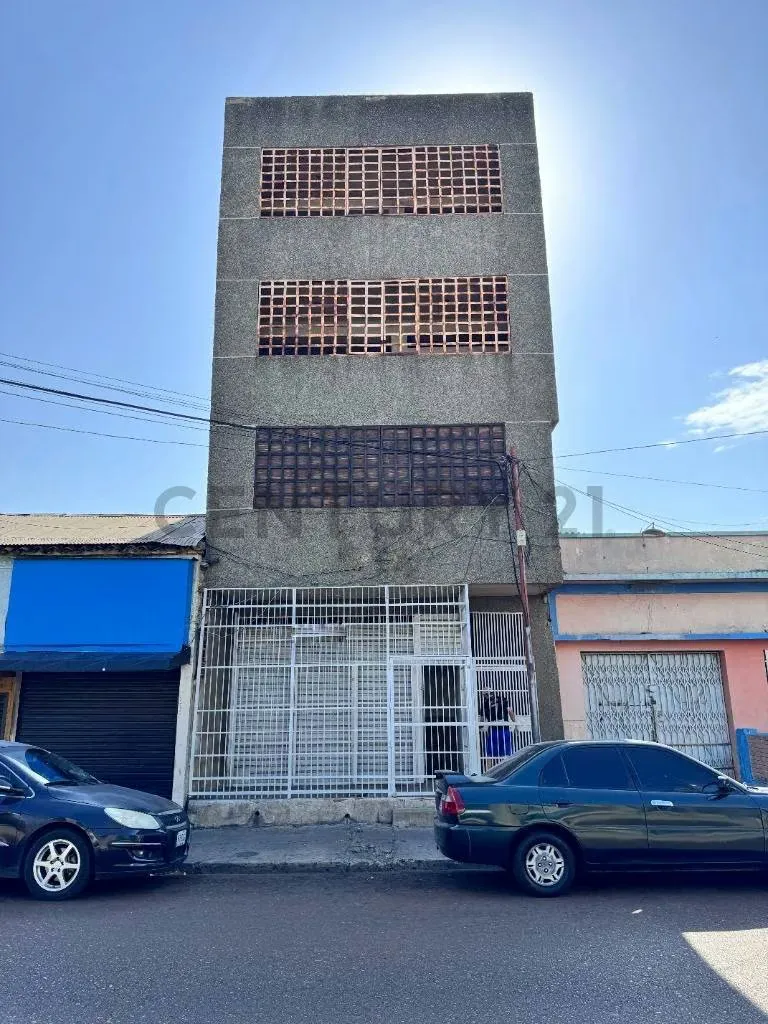 Local Comercial en PLC en Alquiler