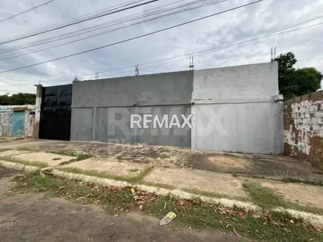 PATIO TALLER INDUSTRIAL BARRIO SIMÓN BOLIVAR ZONA OESTE