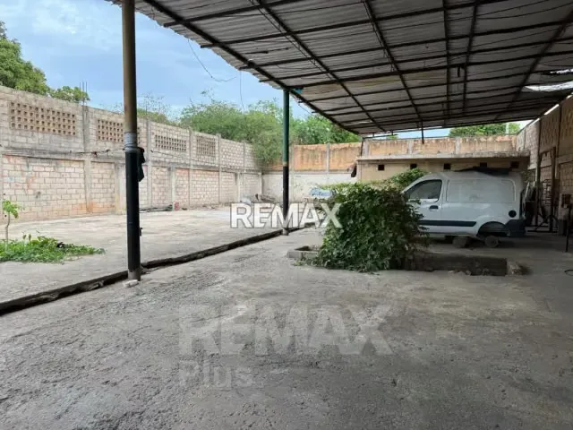 PATIO TALLER INDUSTRIAL BARRIO SIMÓN BOLIVAR ZONA OESTE - 2