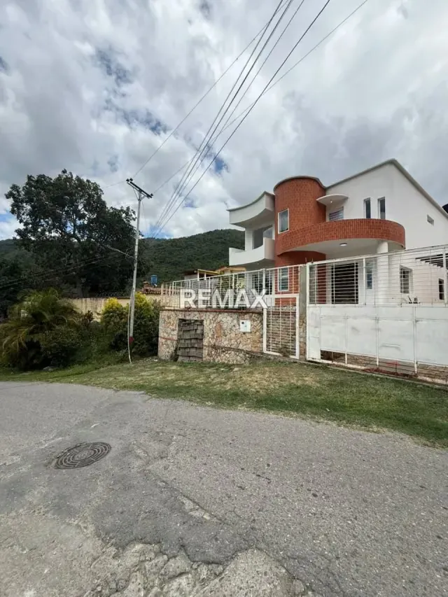 Hermosa y Moderna Casa en Venta. Ubicada en el Sector San Pablo Av Principal Valera, Estado Trujillo. - 8