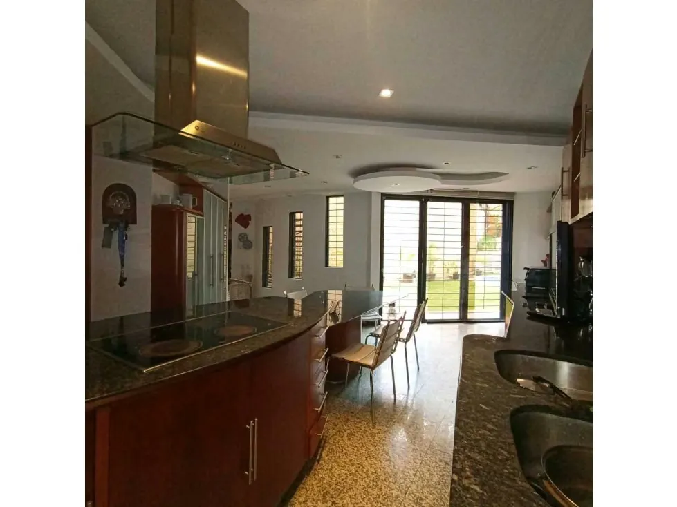 Vendo PB dúplex 600m2 Los Samanes 1504 - 23