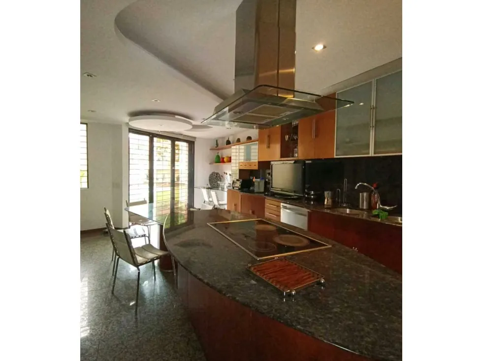 Vendo PB dúplex 600m2 Los Samanes 1504 - 24