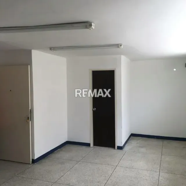 Local Comercial N° 37 en Alquiler Centro Comercial Plaza la Cruz - Cabudare - 2
