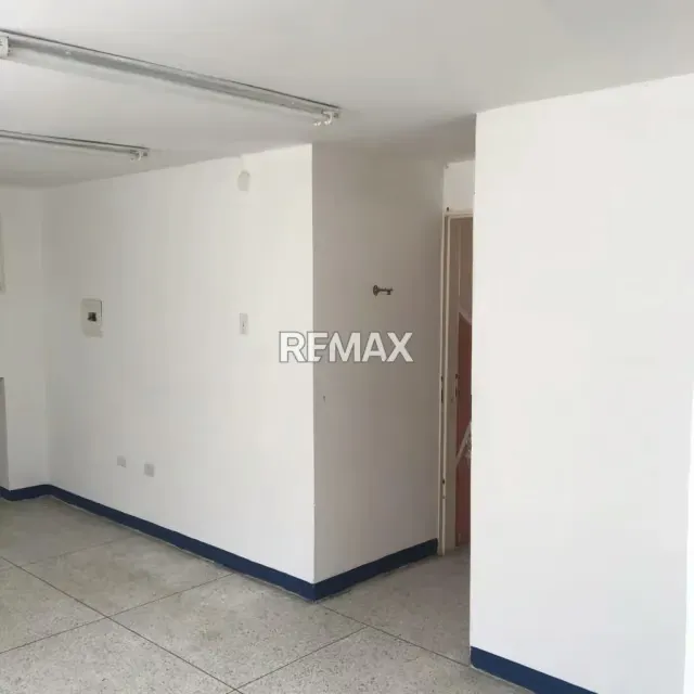 Local Comercial N° 37 en Alquiler Centro Comercial Plaza la Cruz - Cabudare - 3