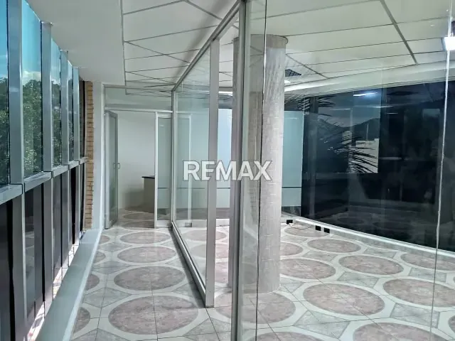 Se Alquila Local ideal para Oficina en CC Otama La Viña - Valencia con planta eléctrica 50% - 3