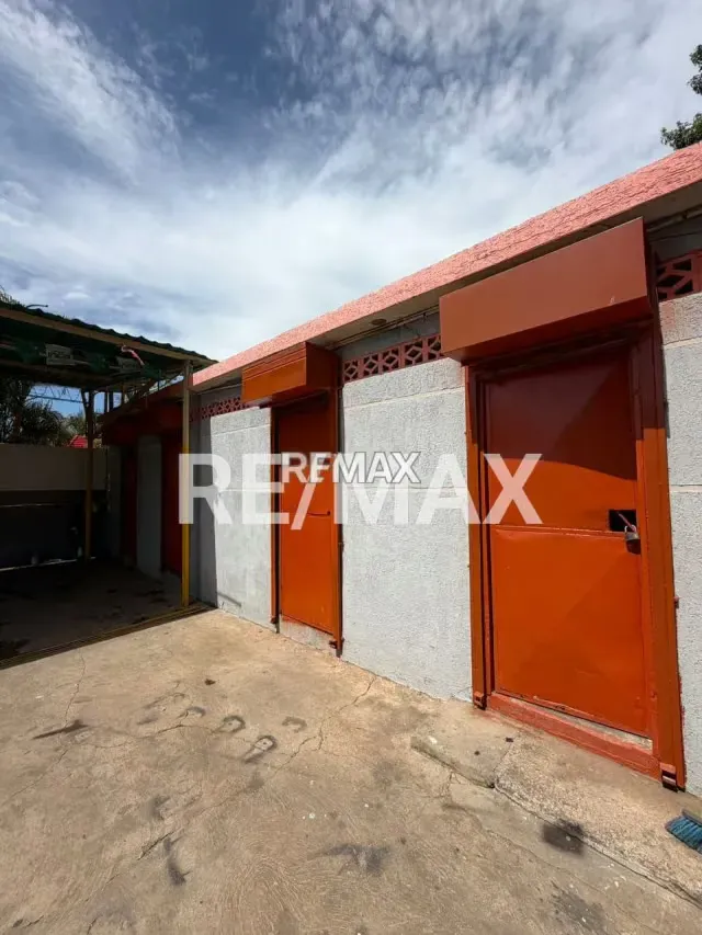 LOCAL TALLER URB PASTORA - 13