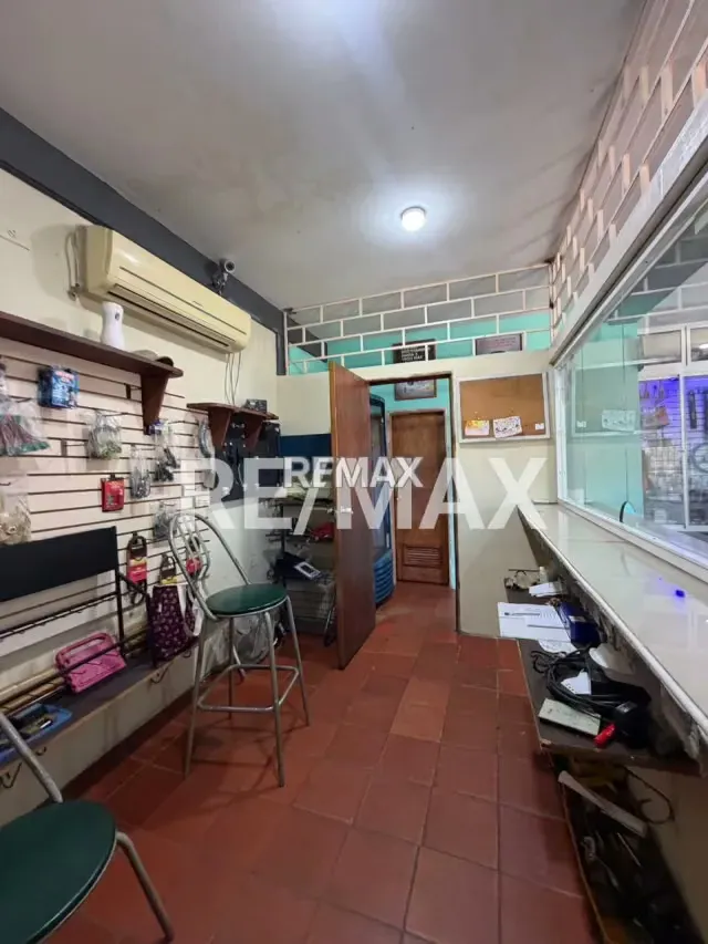 LOCAL TALLER URB PASTORA - 16