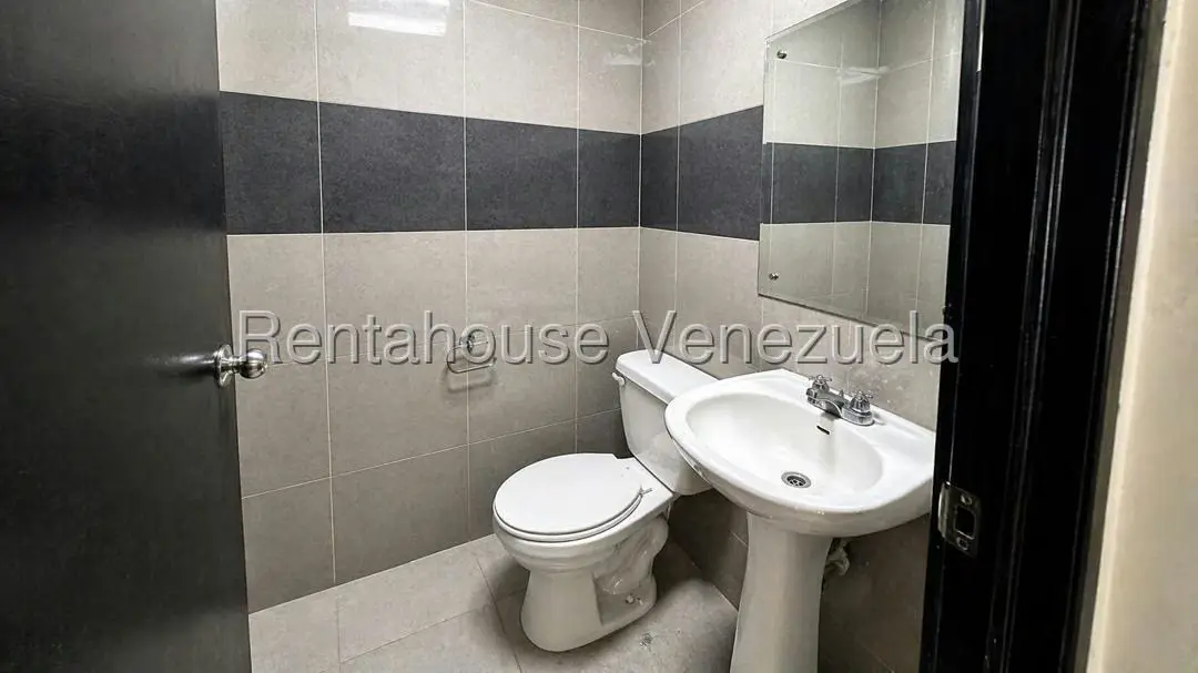 Local Comercial en Venta en Cumbres de Curumo, Distrito Metropolitano - 8