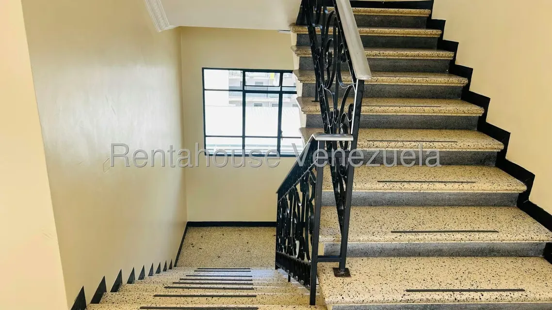 Apartamento (1 Nivel) en Venta en Los Dos Caminos, Distrito Metropolitano - 17