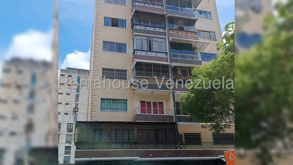 Apartamento (1 Nivel) en Venta en Los Dos Caminos, Distrito Metropolitano - 2