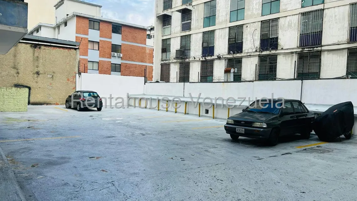 Apartamento (1 Nivel) en Venta en Los Dos Caminos, Distrito Metropolitano - 21