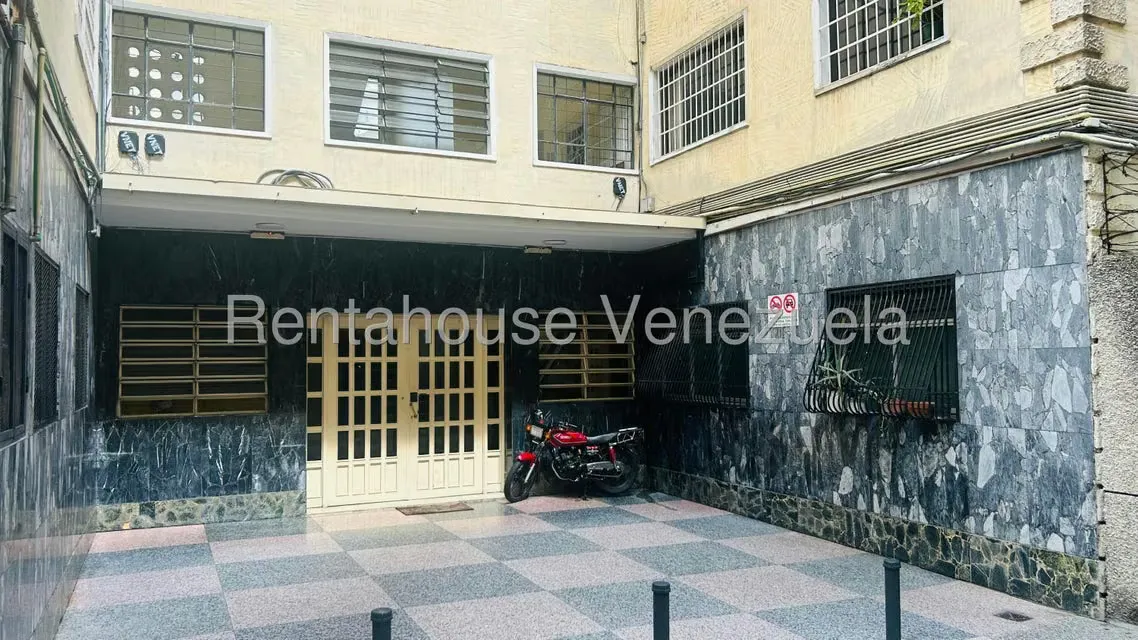 Apartamento (1 Nivel) en Venta en Los Dos Caminos, Distrito Metropolitano - 3