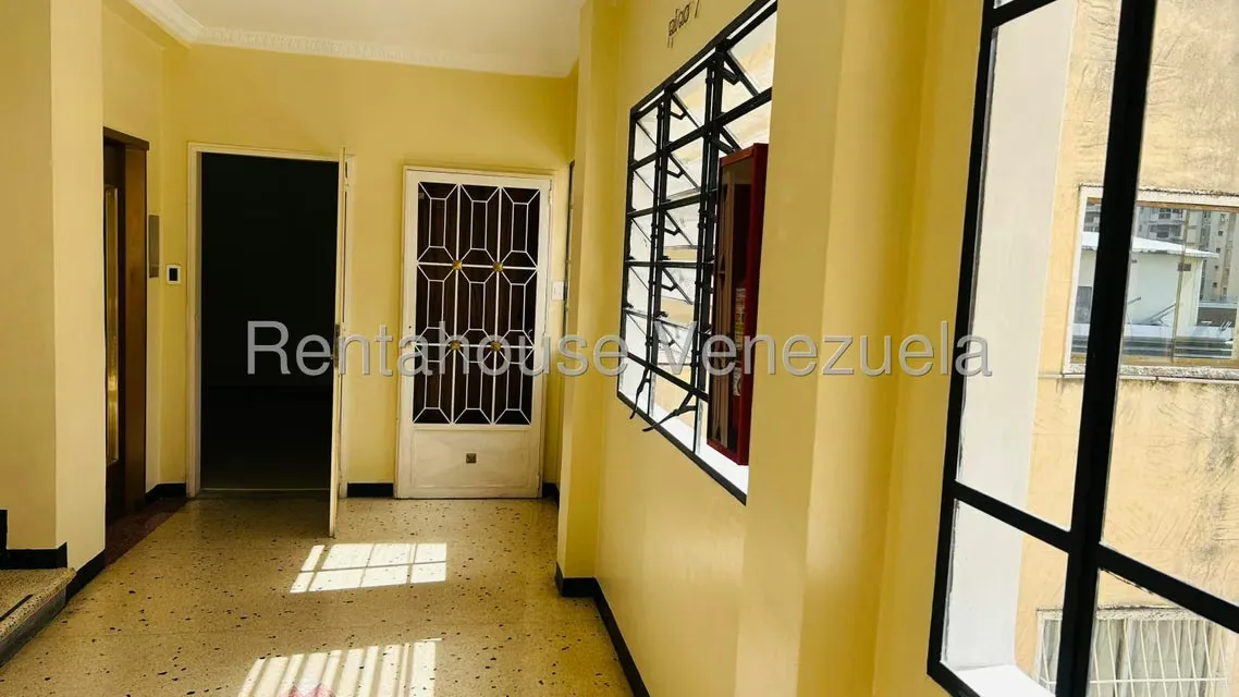 Apartamento (1 Nivel) en Venta en Los Dos Caminos, Distrito Metropolitano - 5