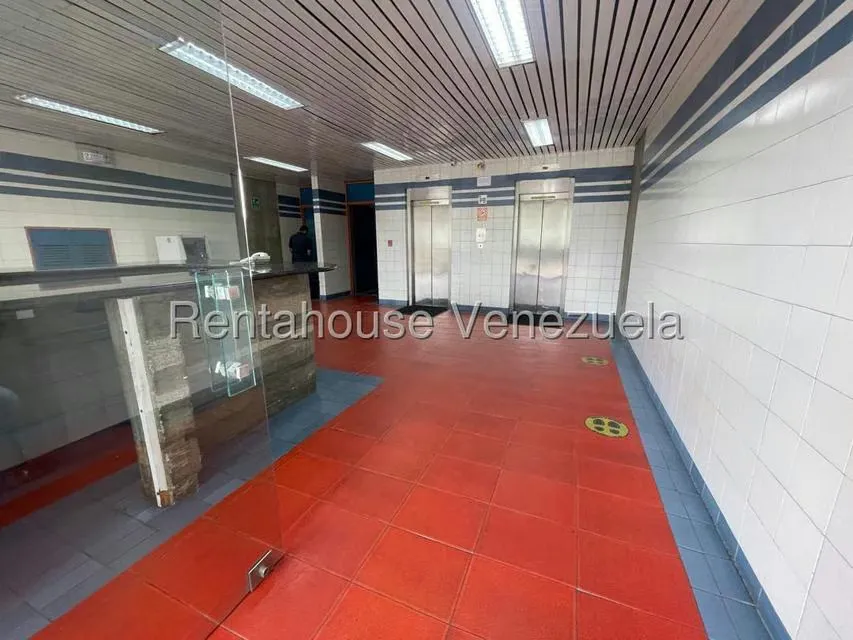 Local Comercial en Alquiler en El Valle, Distrito Metropolitano - 3