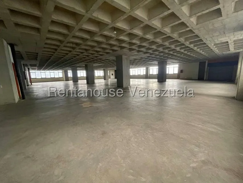 Local Comercial en Alquiler en El Valle, Distrito Metropolitano - 5
