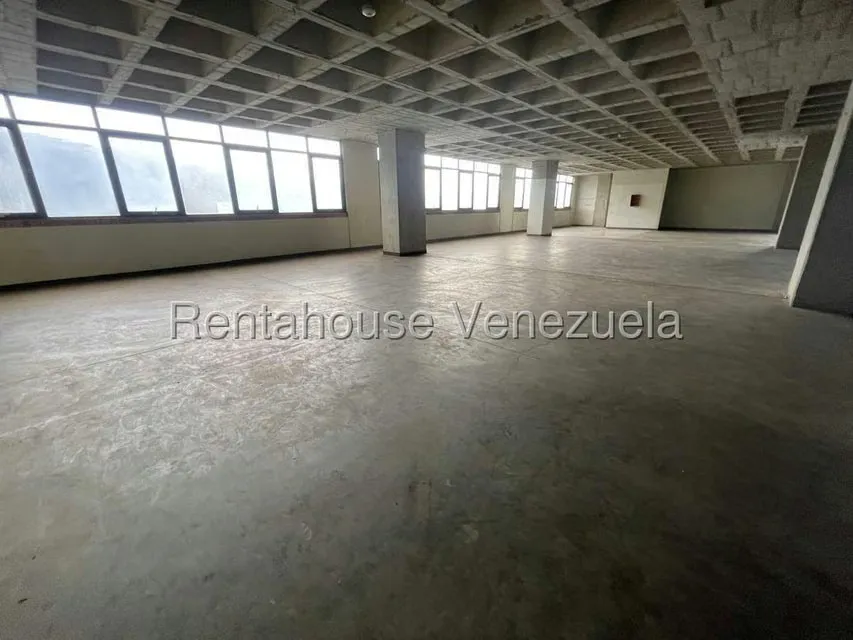 Local Comercial en Alquiler en El Valle, Distrito Metropolitano - 6