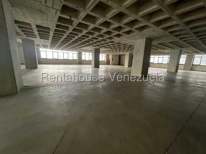 Local Comercial en Alquiler en El Valle, Distrito Metropolitano - 9