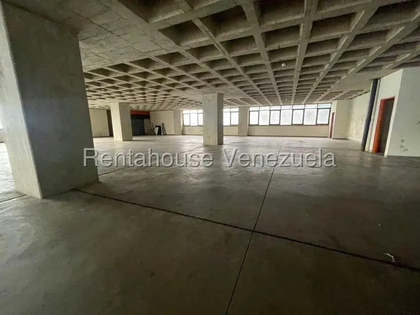 Local Comercial en Alquiler en El Valle, Distrito Metropolitano - 10