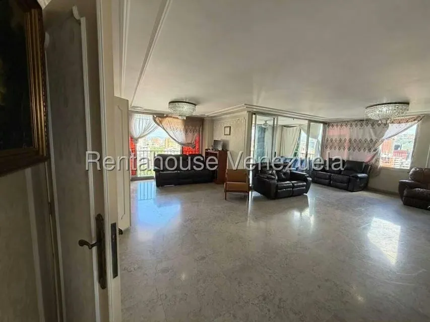 Apartamento (1 Nivel) en Venta en La Florida, Distrito Metropolitano - 2