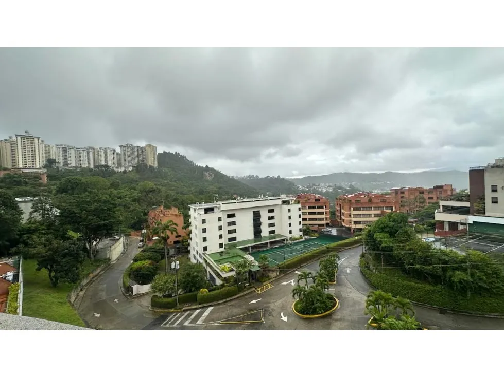 Apartamento actualizado y amoblado en la Urb El Peñon