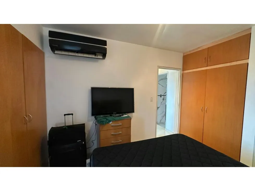 Apartamento actualizado y amoblado en la Urb El Peñon - 12