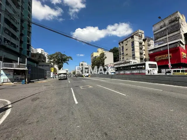Local comercial en alquiler en Buena Vista Av Feo de Miranda - 2