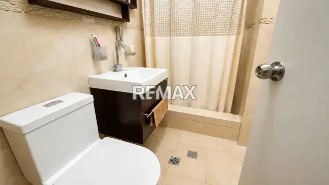 Amplio Townhouse en Alquiler en Alta Florida con Rooftop, Jacuzzi y Pozo Propio - 16