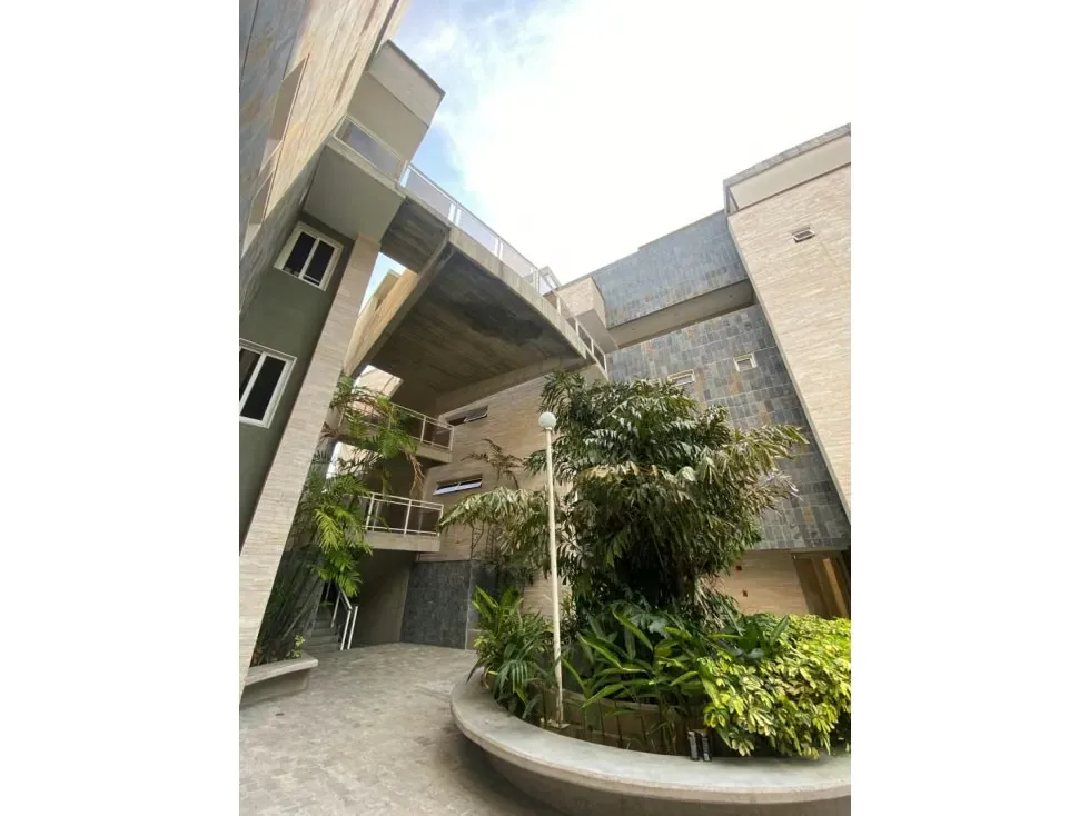 PB de 403m2 + 270m2 en venta en Los Palos Grandes