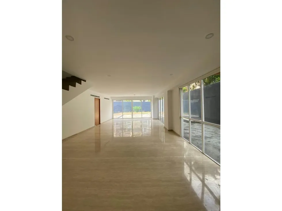 PB de 403m2 + 270m2 en venta en Los Palos Grandes - 3