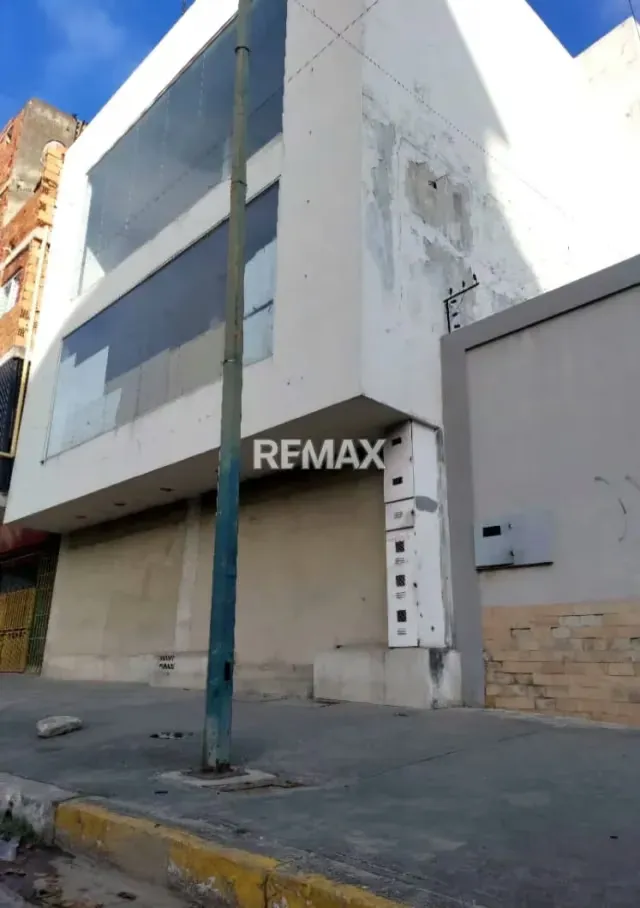Edificio Comercial en Venta Carrera 19 entre Calles 13 y 14 Zona Este - Barquisimeto - 8