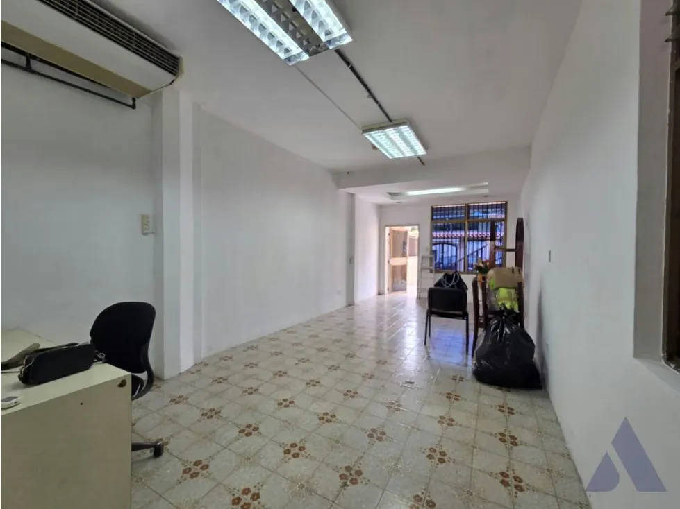 Alquilo casa 375m2 Montecristo 3364 - 3