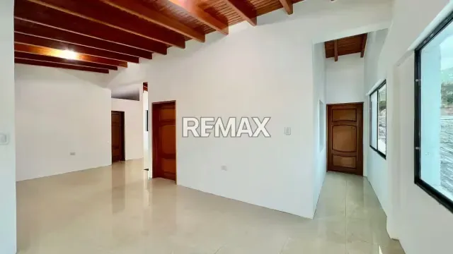 Galpon con Casa en obra blanca. - 12