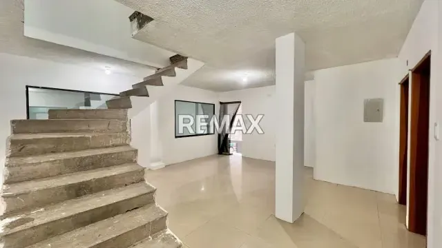Galpon con Casa en obra blanca. - 6