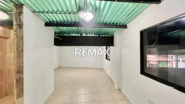 Galpon con Casa en obra blanca. - 8