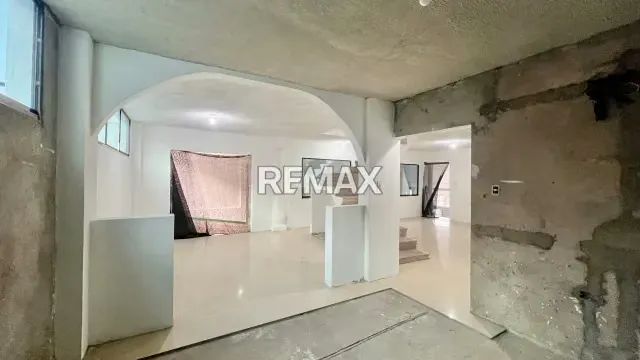 Galpon con Casa en obra blanca. - 9