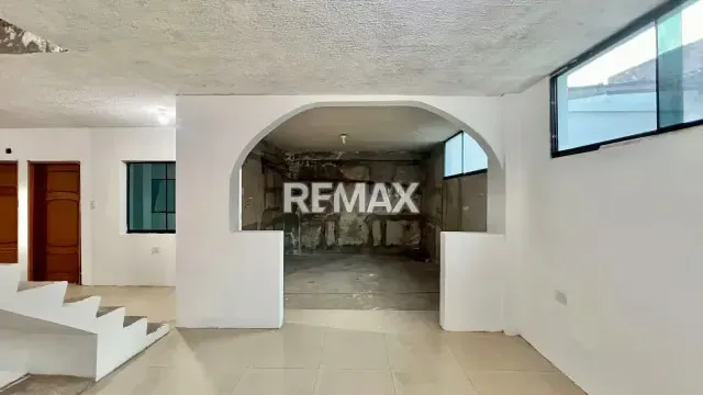 Galpon con Casa en obra blanca. - 10