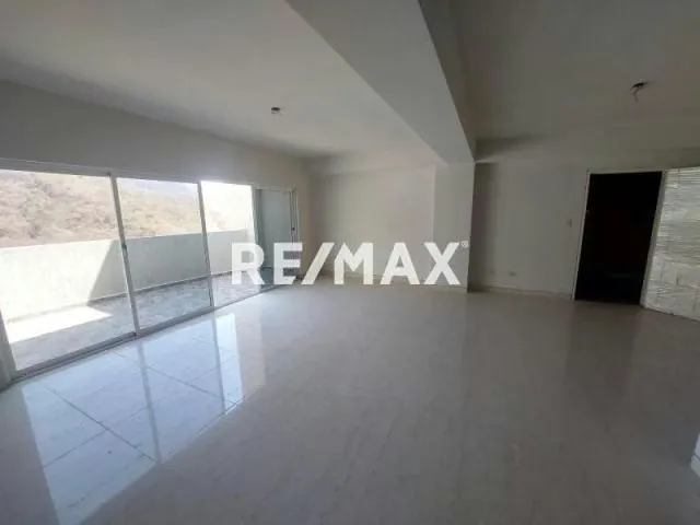 Venta de Penthouse de 215mts en Resd La Pedregosa Mañongo - 3