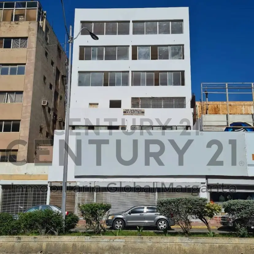 En Venta Edificio con Local Comercial nivel calle, Ideal para Oficinas,