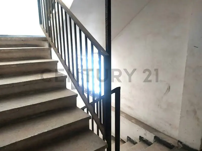 En Venta Edificio con Local Comercial nivel calle, Ideal para Oficinas, - 14