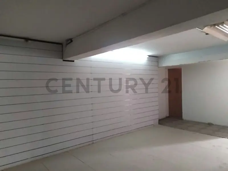 En Venta Edificio con Local Comercial nivel calle, Ideal para Oficinas, - 9
