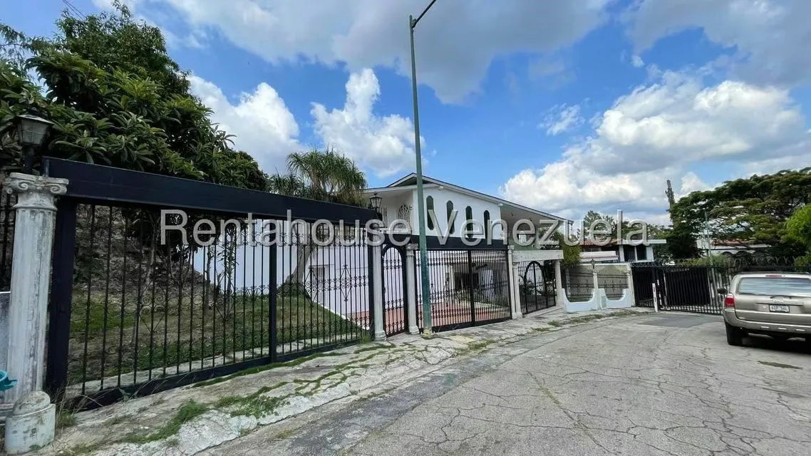 Casa (Multipes Niveles) en Venta en Prados del Este, Distrito Metropolitano