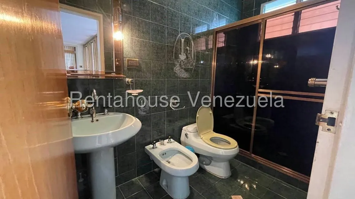 Casa (Multipes Niveles) en Venta en Prados del Este, Distrito Metropolitano - 25
