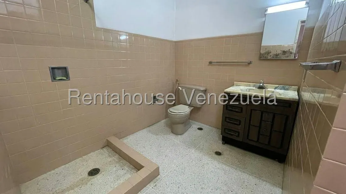 Casa (Multipes Niveles) en Venta en Prados del Este, Distrito Metropolitano - 38