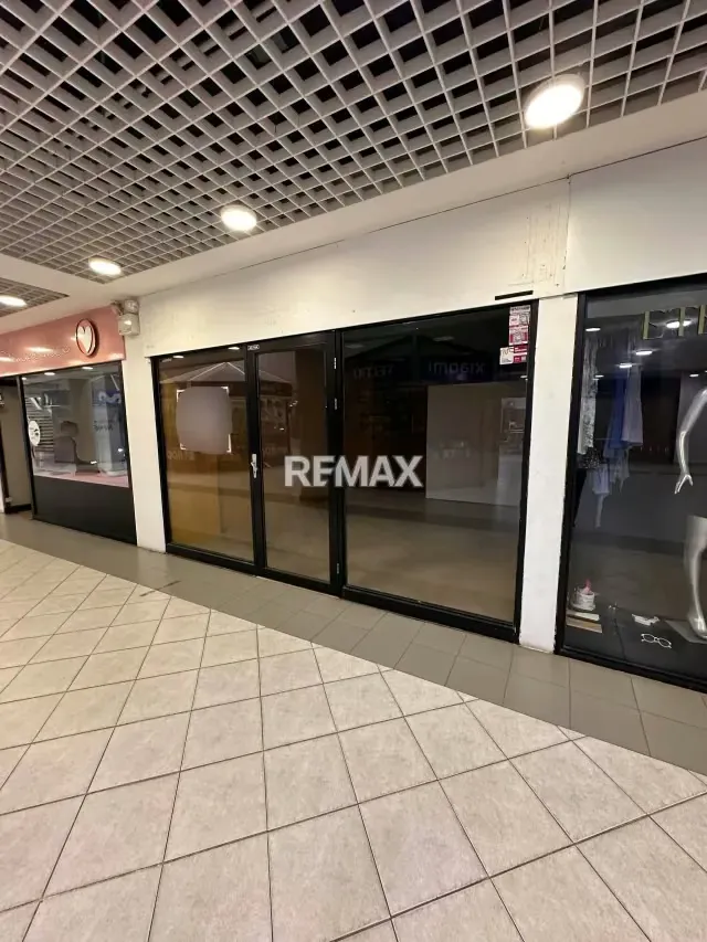 local en Lago Mall alquiler - 2