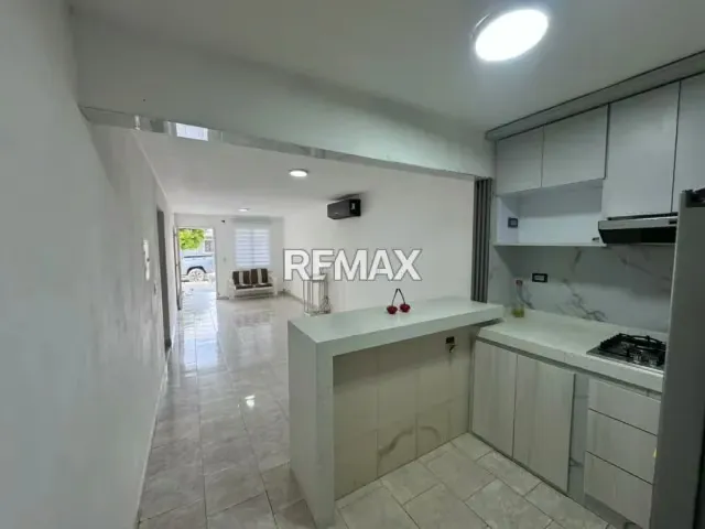 CASA EN VENTA URB. ROCA DEL NORTE - 3