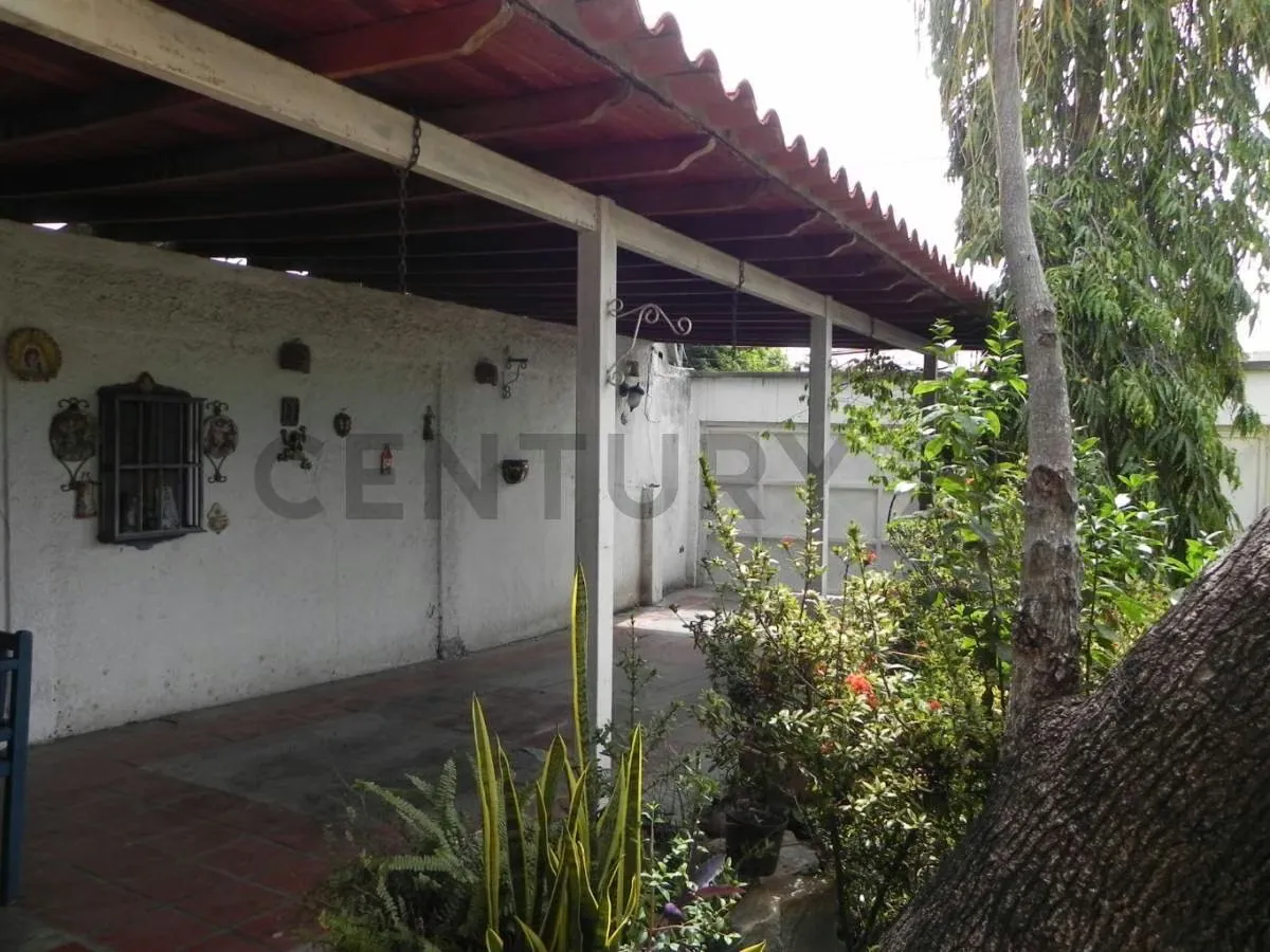 Amplia Casa con Terreno en la Avenida Circunvalación Norte, Sector Cruz Grande - 2